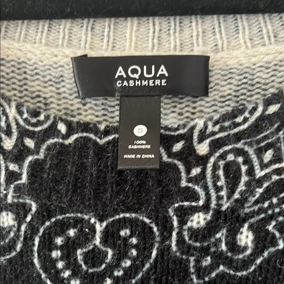 Aqua Cashmere Crew Neck Sweater ❤️‍🩹 Mended - Picture 2 of 8